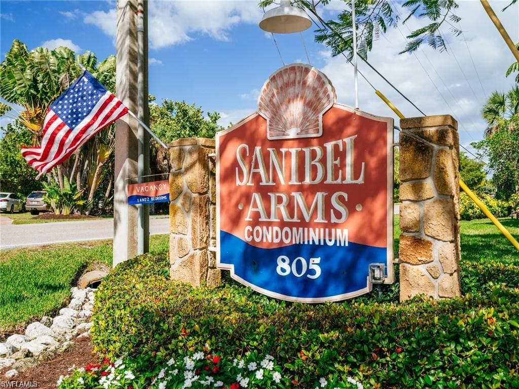 805 E Gulf DR B6 SANIBEL, FL 33957