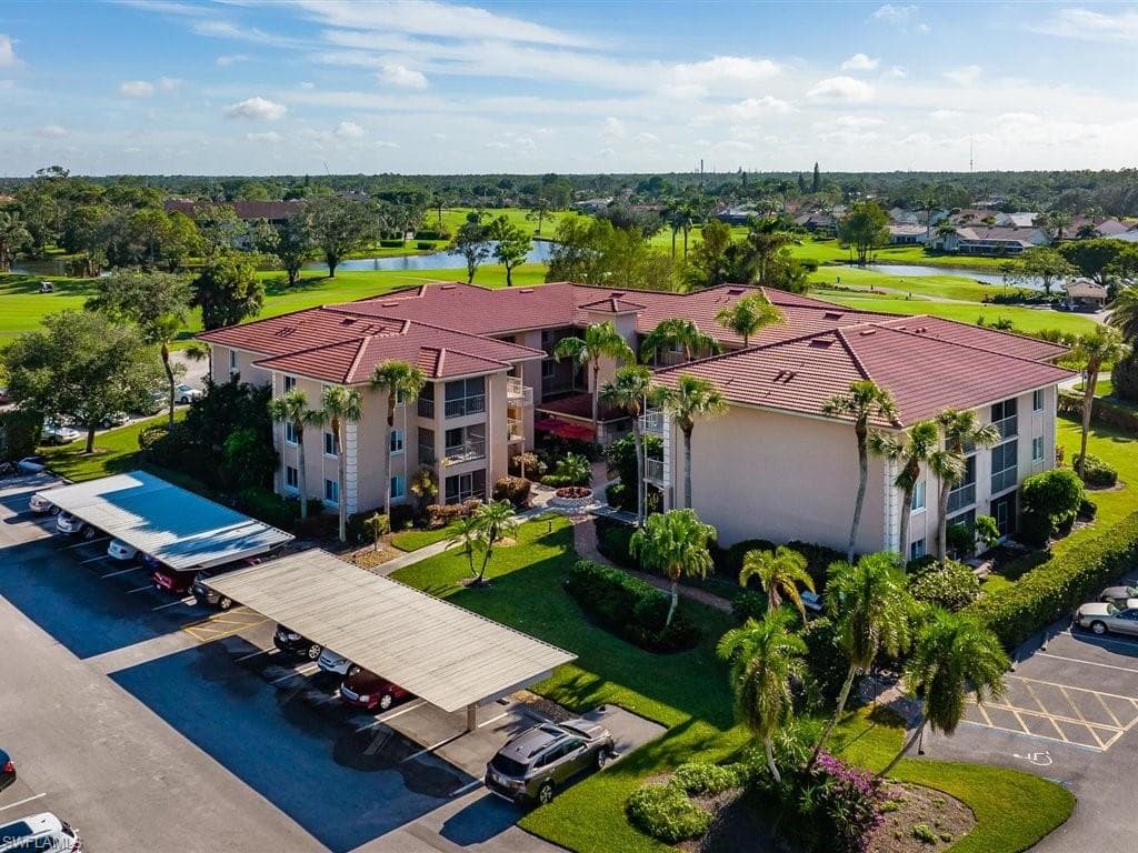 1075 Foxfire LN 302 NAPLES, FL 34104