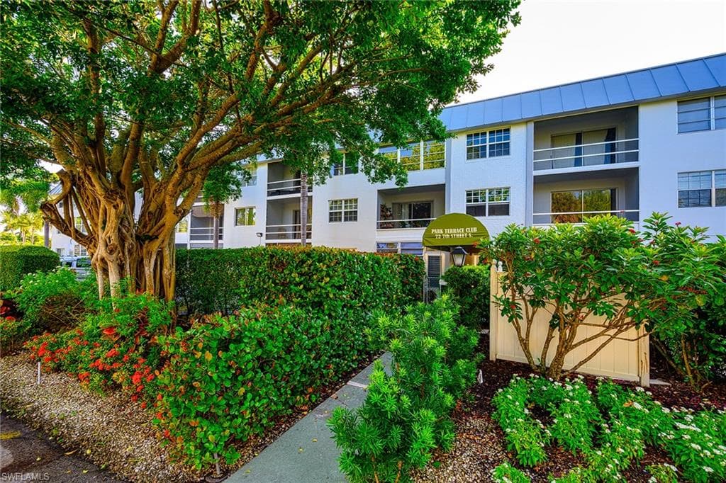 72 7th ST S 301 NAPLES, FL 34102
