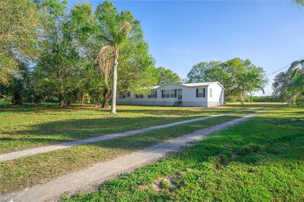 2425 Evans RD LABELLE, FL 33935