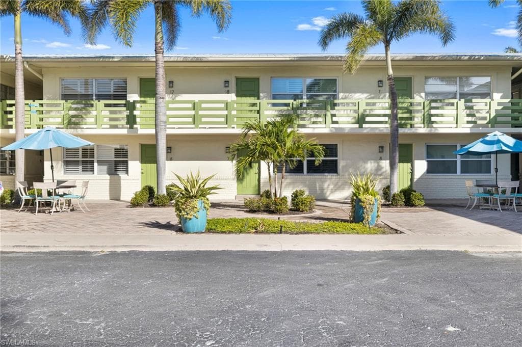 975 9th AVE S #7 NAPLES, FL 34102