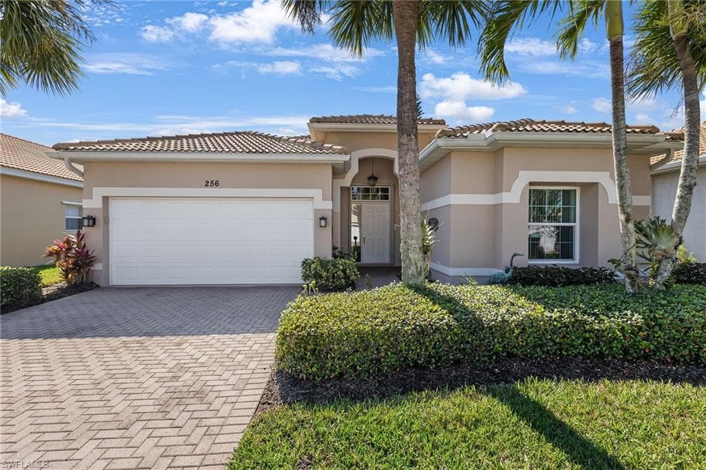 256 Glen Eagle CIR NAPLES, FL 34104