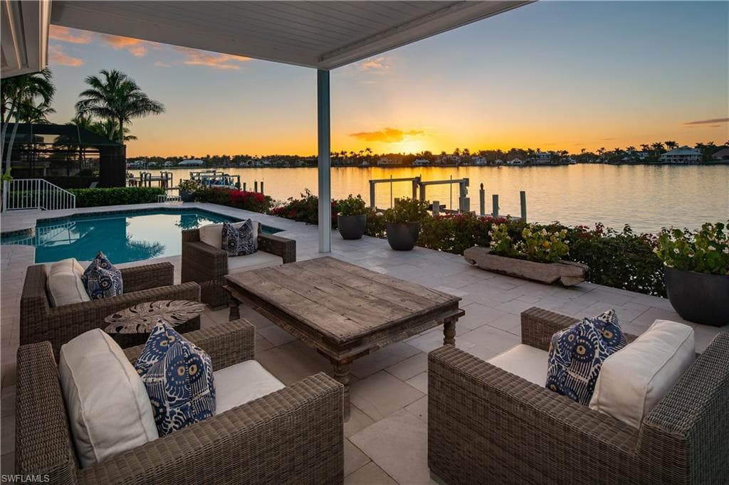 2160 KINGFISH RD NAPLES, FL 34102