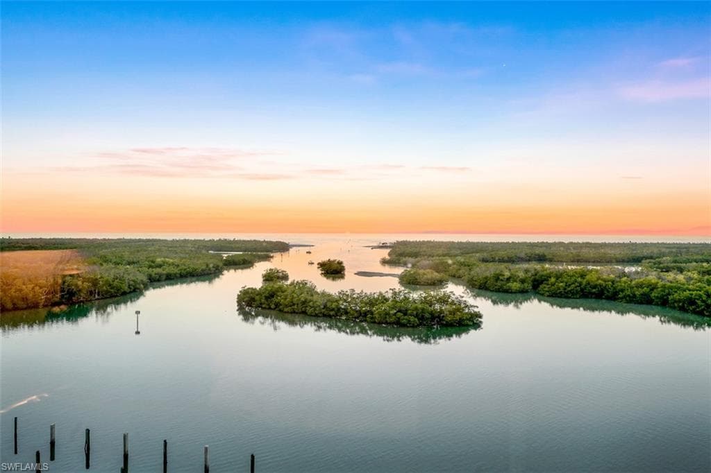 425 Dockside DR 906 NAPLES, FL 34110