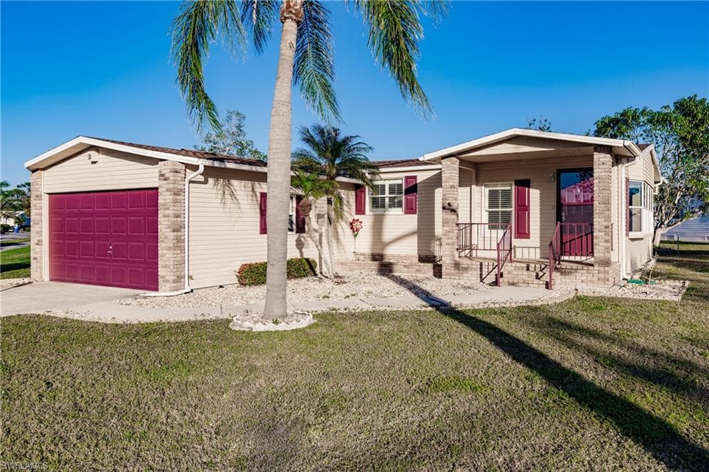 10115 Pine Lakes BLVD S NORTH FORT MYERS, FL 33903
