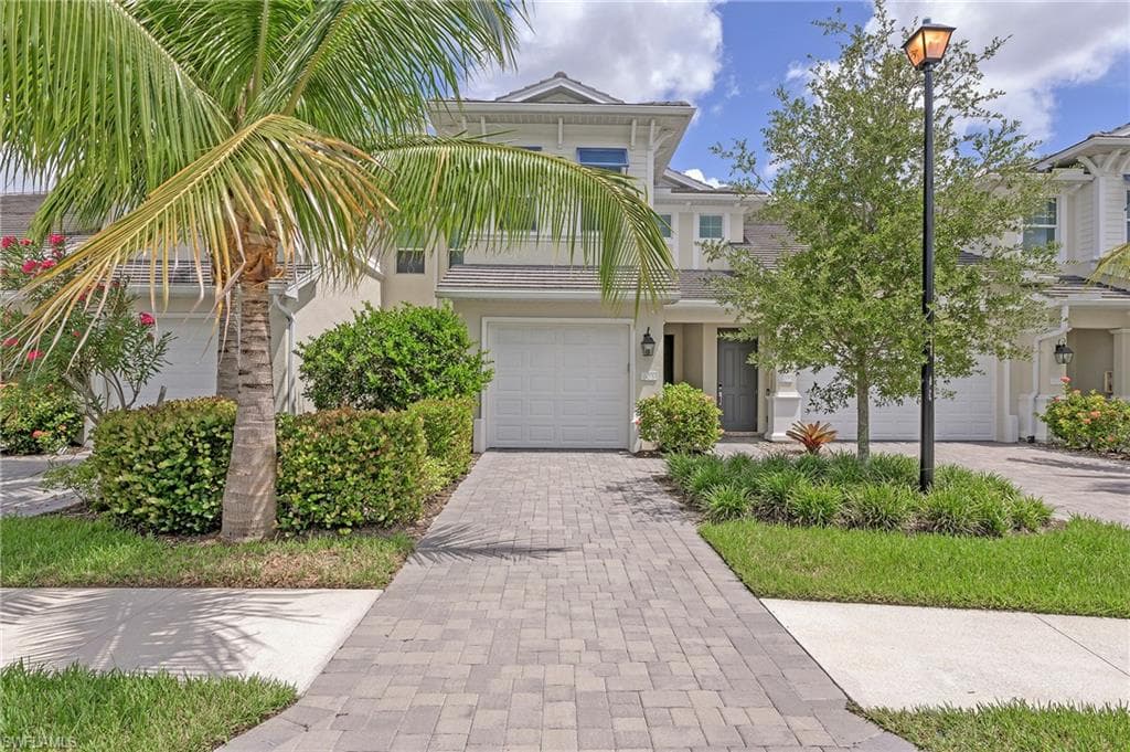6960 Avalon CIR 803 NAPLES, FL 34112