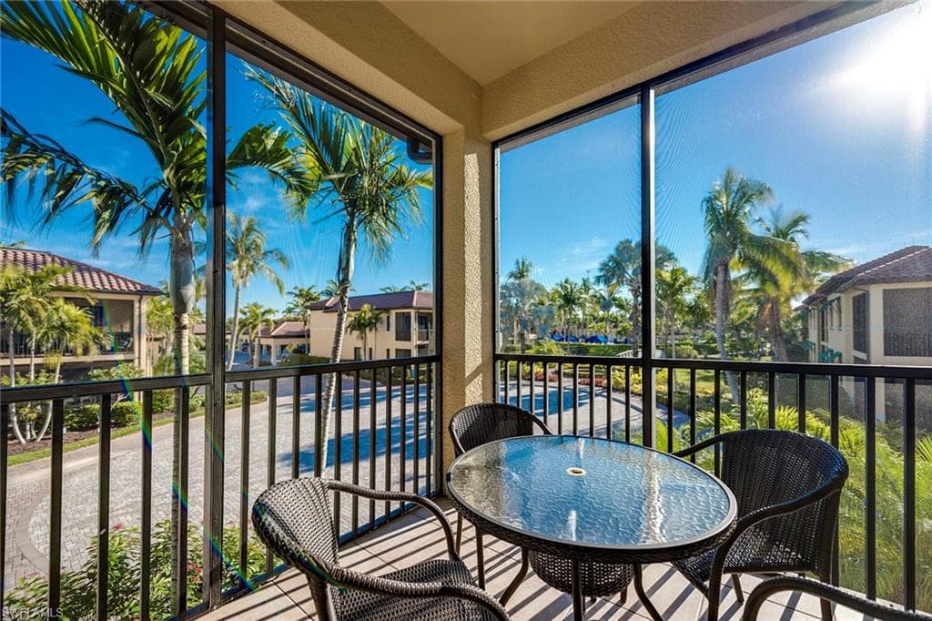 985 Sandpiper ST I-206 NAPLES, FL 34102