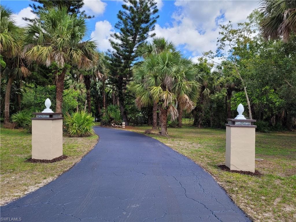 5133 GREEN BLVD NAPLES, FL 34116
