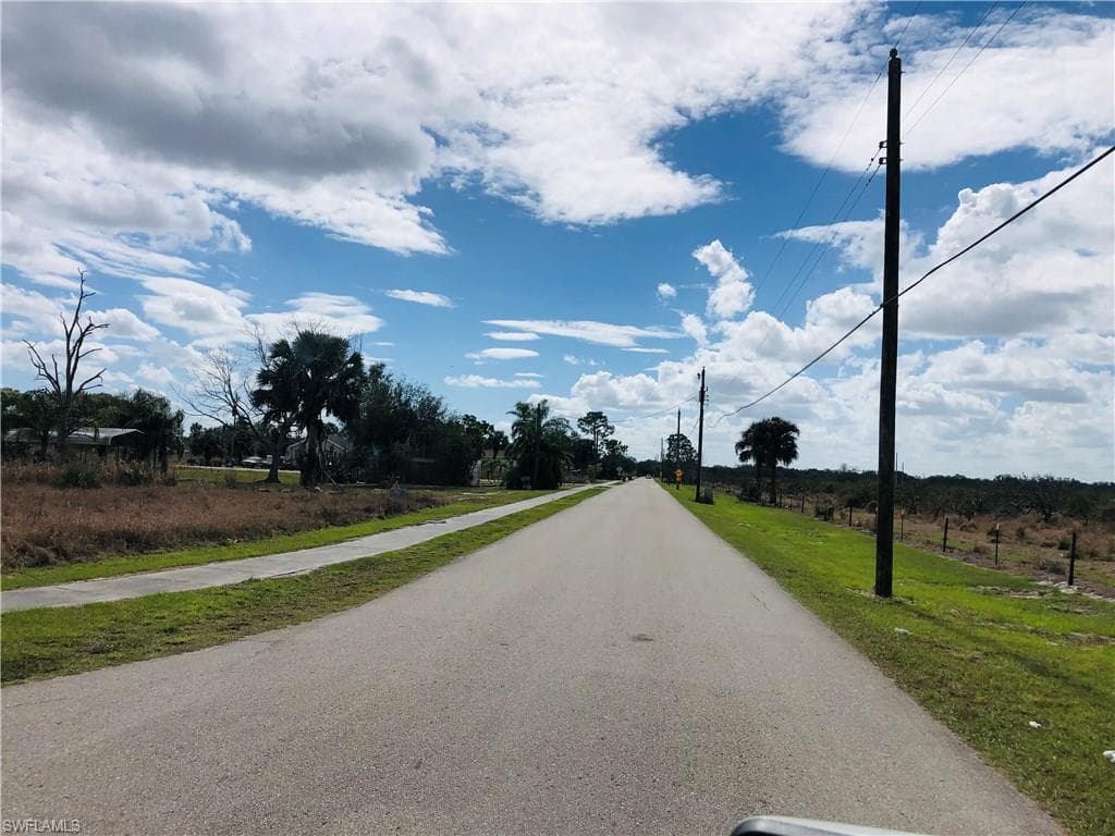 16951 1st ST ALVA, FL 33920