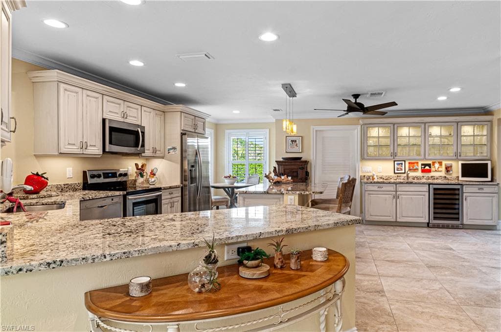 4022 Crayton RD NAPLES, FL 34103