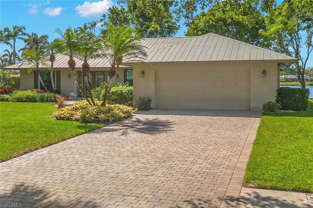 1130 Nottingham DR NAPLES, FL 34109