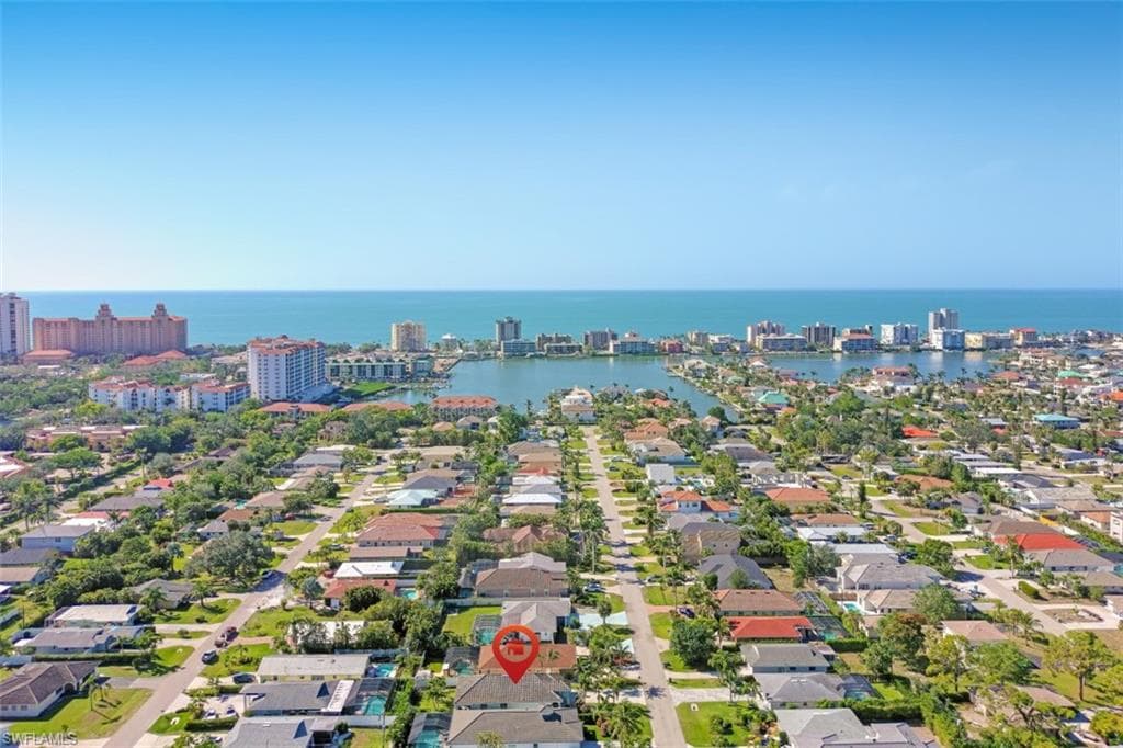 586 93rd AVE N NAPLES, FL 34108