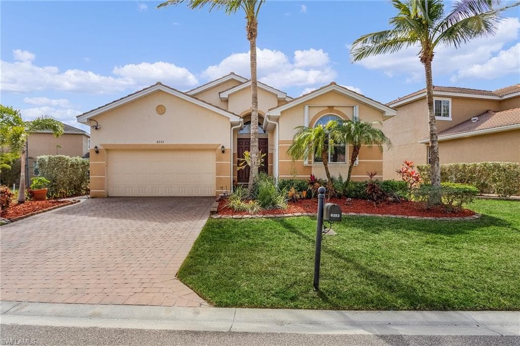 8253 Sumner AVE FORT MYERS, FL 33908