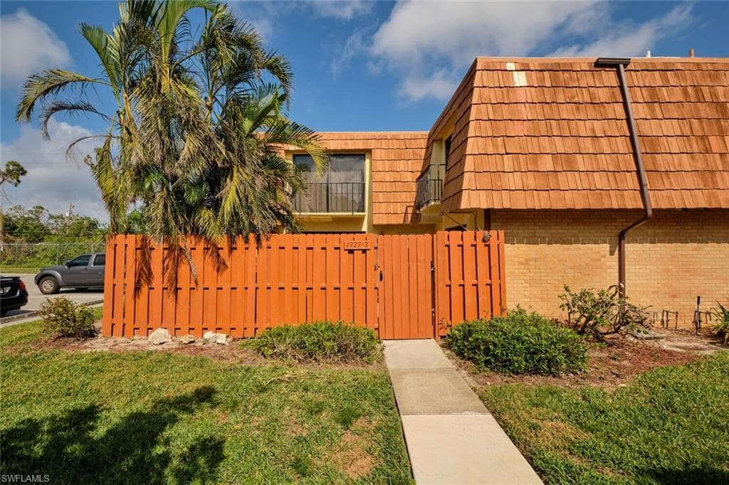 1727 Park Meadows DR 3 FORT MYERS, FL 33907