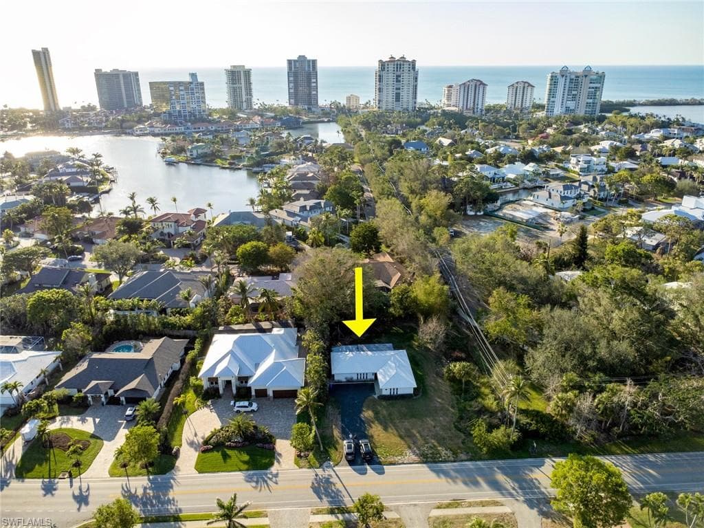 4851 Crayton RD NAPLES, FL 34103