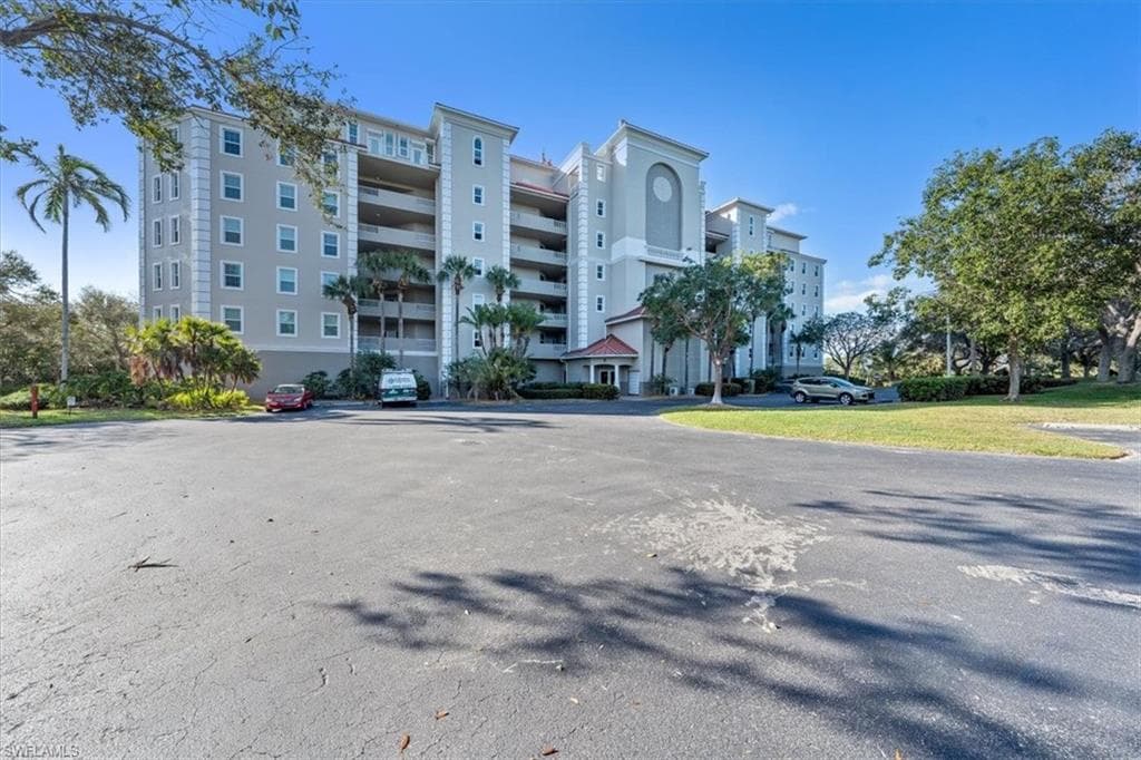 133 Vintage Bay DR 20 MARCO ISLAND, FL 34145
