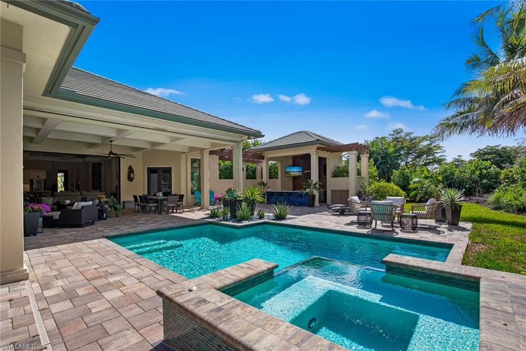 28637 La Caille DR NAPLES, FL 34119