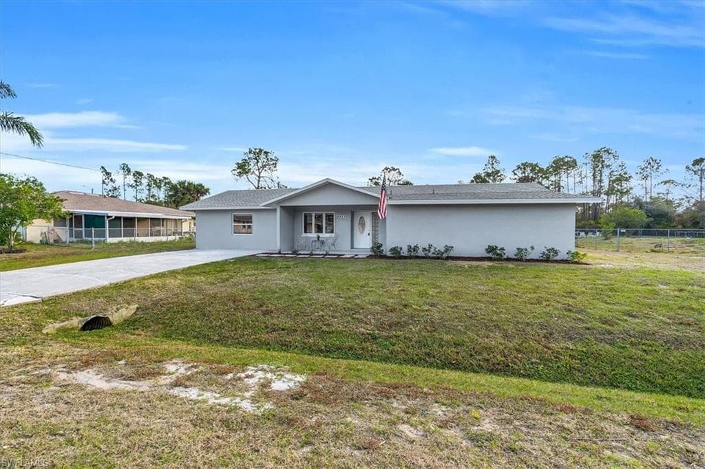 420 Lake AVE LEHIGH ACRES, FL 33972