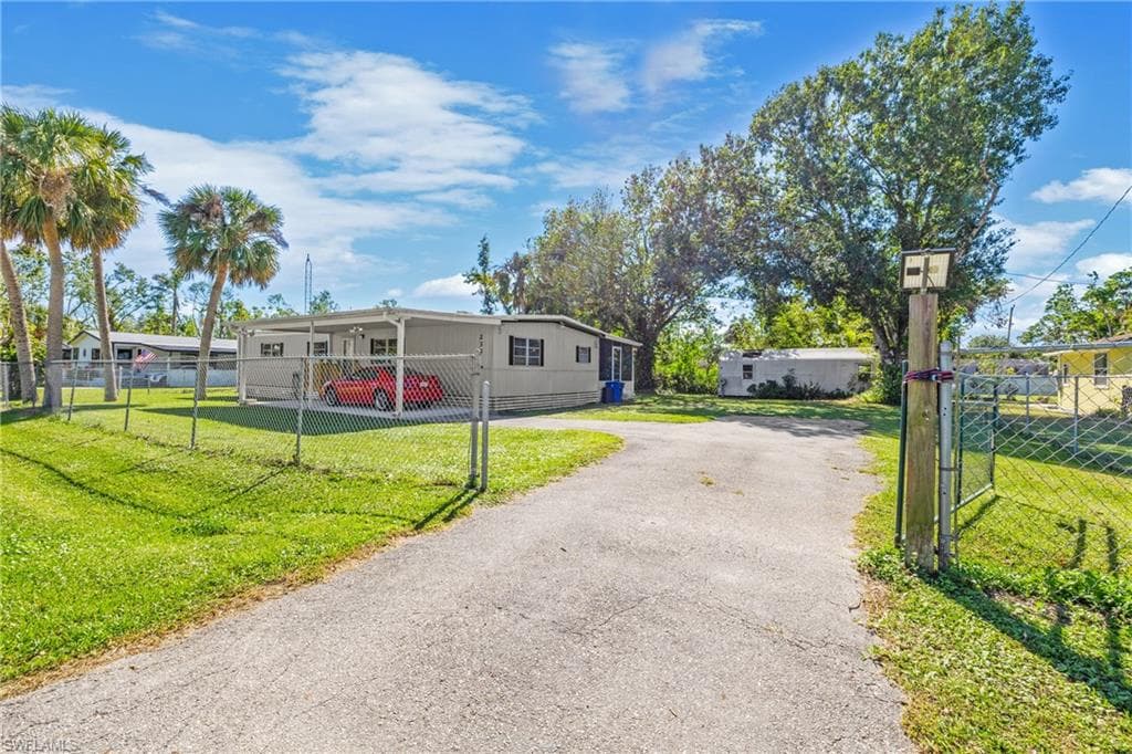 233 State ST NORTH FORT MYERS, FL 33903