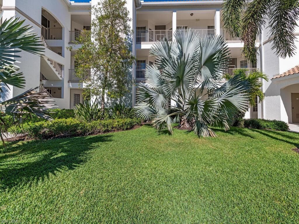 8223 Parkstone PL 2-102 NAPLES, FL 34120