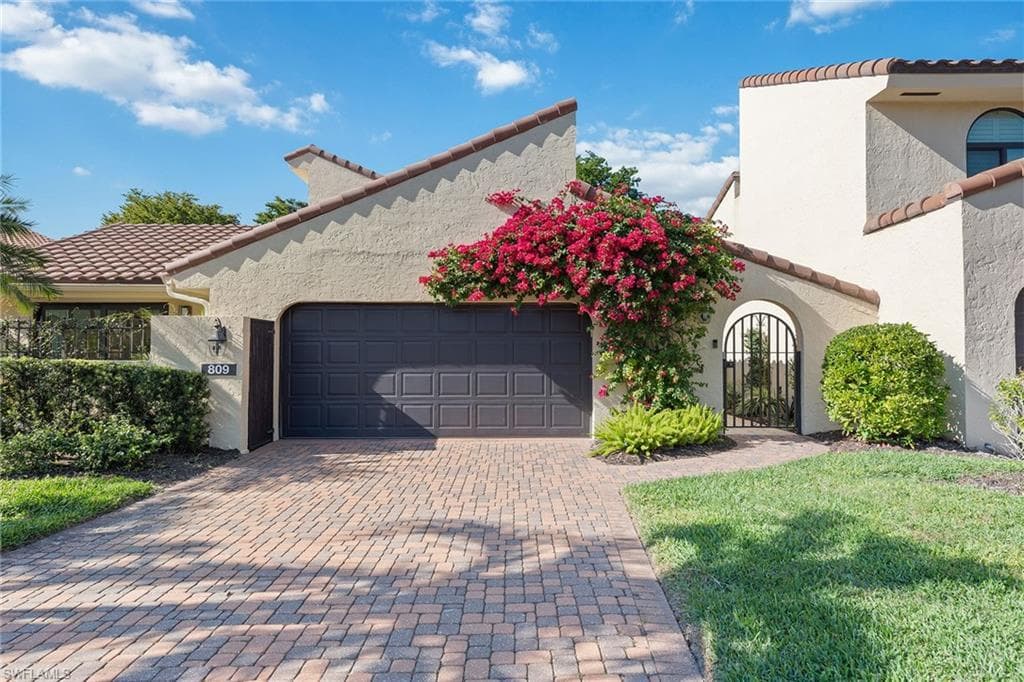 809 Sand Pointe DR 4.7 NAPLES, FL 34108