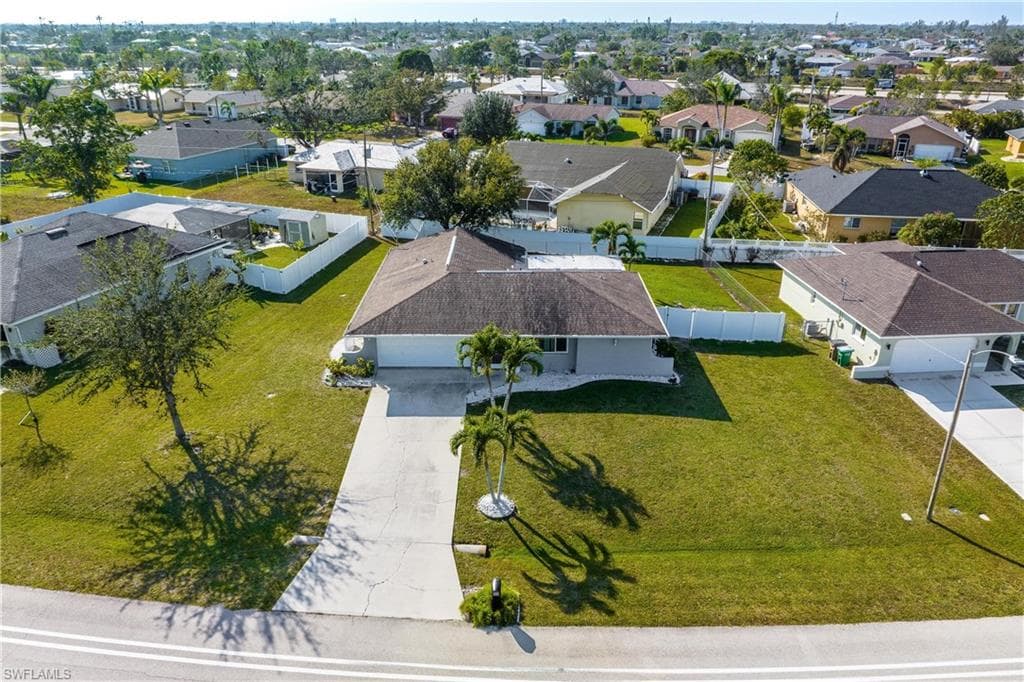 516 Retunda PKWY W CAPE CORAL, FL 33904