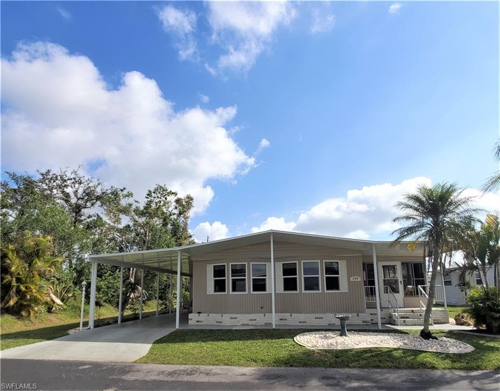 799 Roses LN NORTH FORT MYERS, FL 33917
