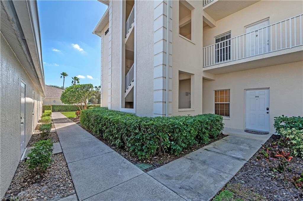 3235 Cypress Glen WAY 301 NAPLES, FL 34109