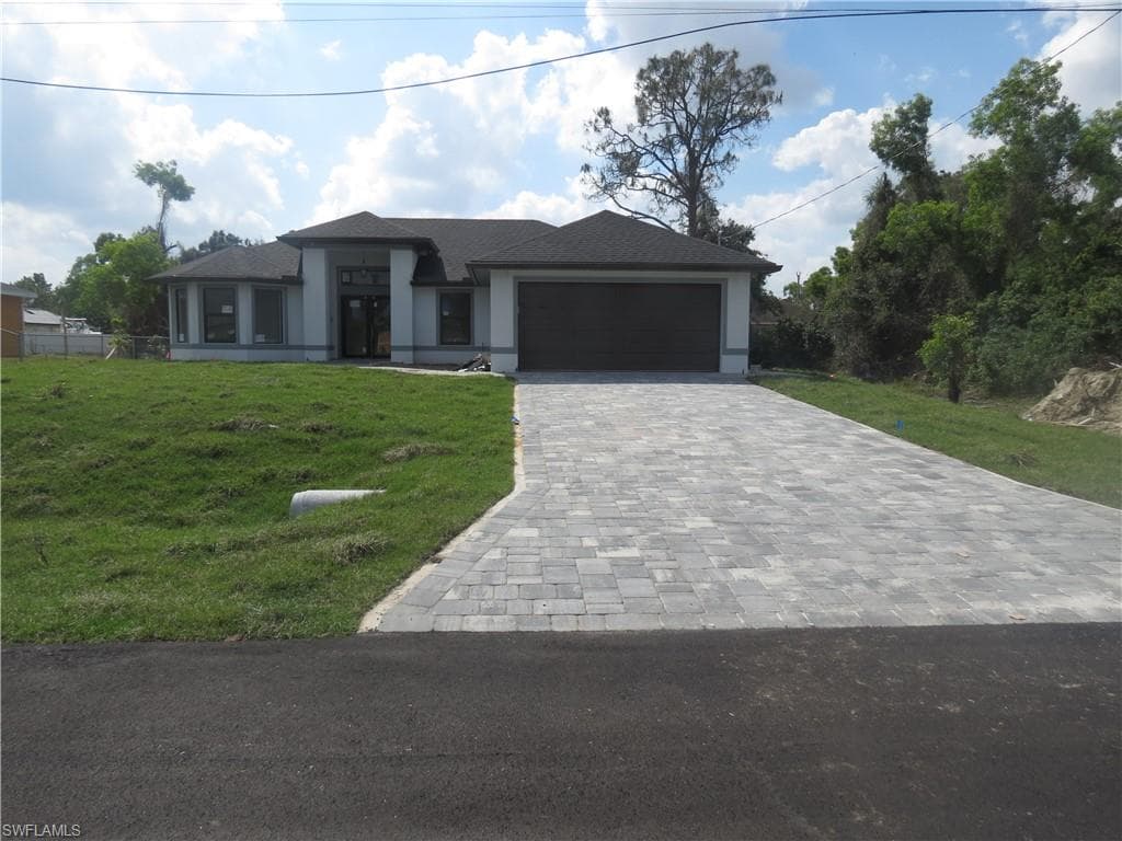 3805 6th ST W LEHIGH ACRES, FL 33971