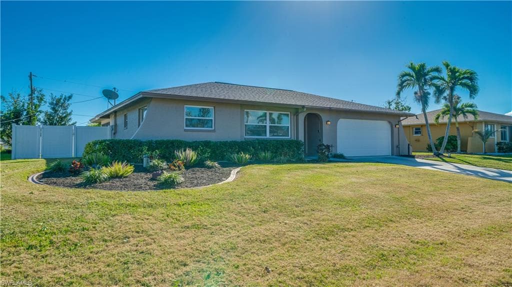 924 SE 21st TER CAPE CORAL, FL 33990