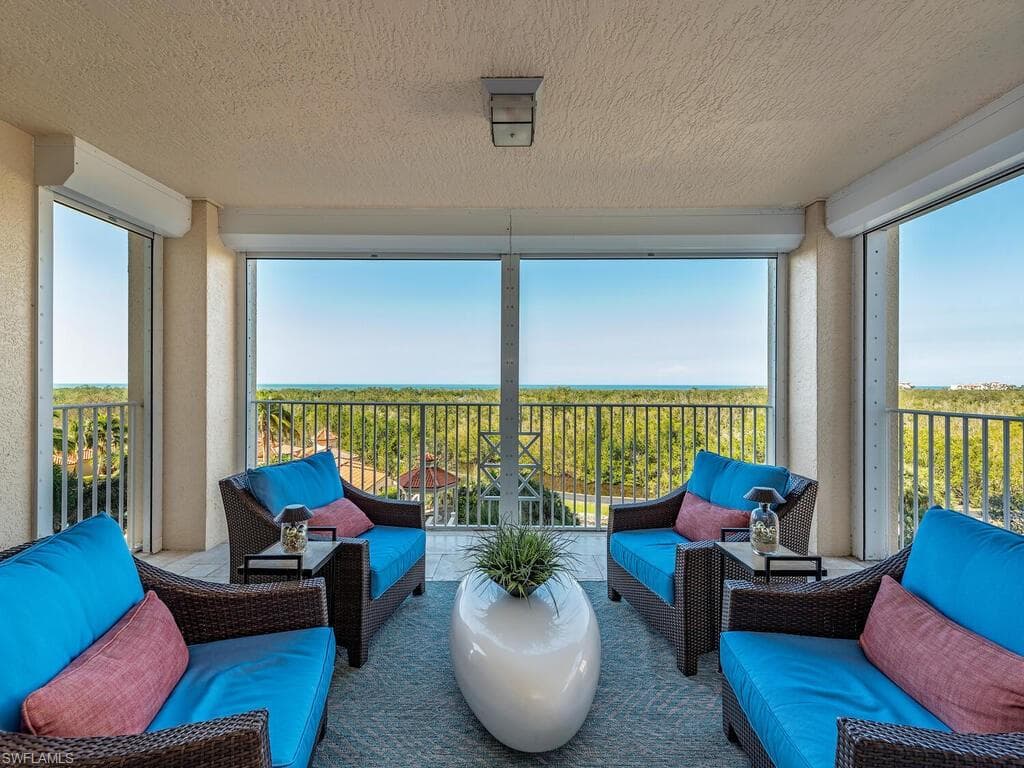 6597 Nicholas BLVD 606 NAPLES, FL 34108
