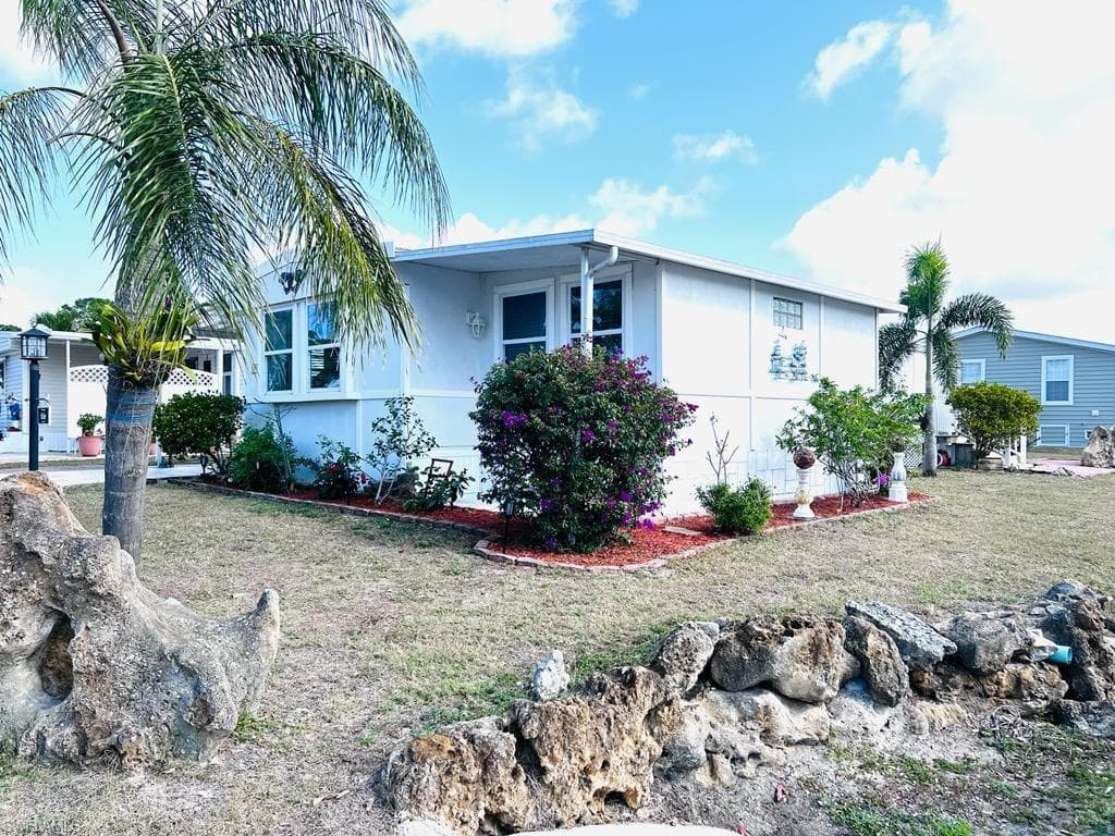 27645 Macke DR BONITA SPRINGS, FL 34135