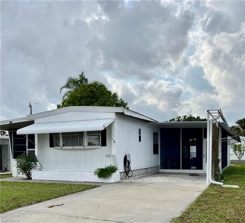 756 Knotty Pine CIR NORTH FORT MYERS, FL 33917