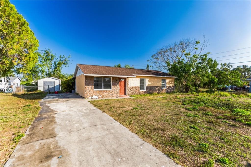 2255 8th CT LEHIGH ACRES, FL 33936
