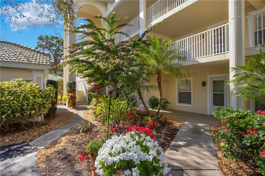 15425 Cedarwood LN 4-205 NAPLES, FL 34110