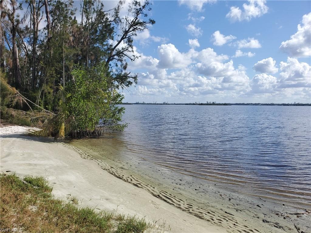 2054 Cohn RD NORTH FORT MYERS, FL 33917
