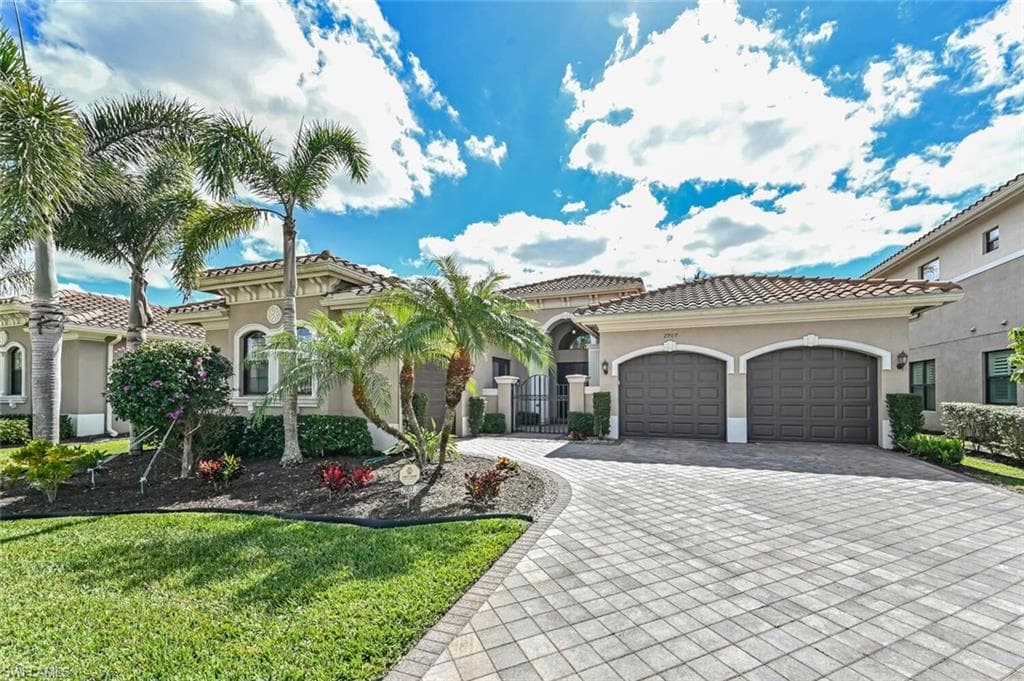 2907 Cinnamon Bay CIR NAPLES, FL 34119