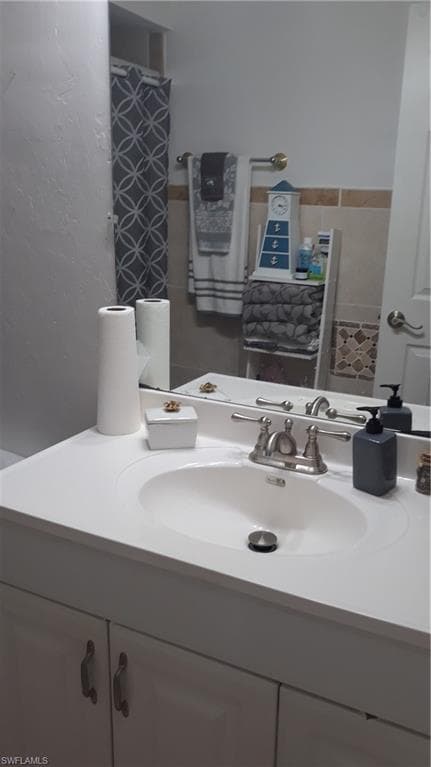 5269 Dixie DR NAPLES, FL 34113