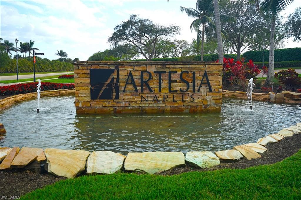 1586 Parnell CT NAPLES, FL 34113