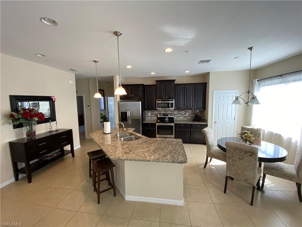 8560 Oakshade CIR 3 FORT MYERS, FL 33919