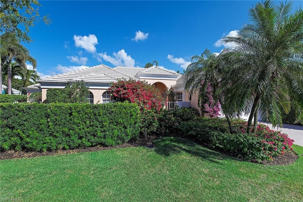819 Rue Deville NAPLES, FL 34108