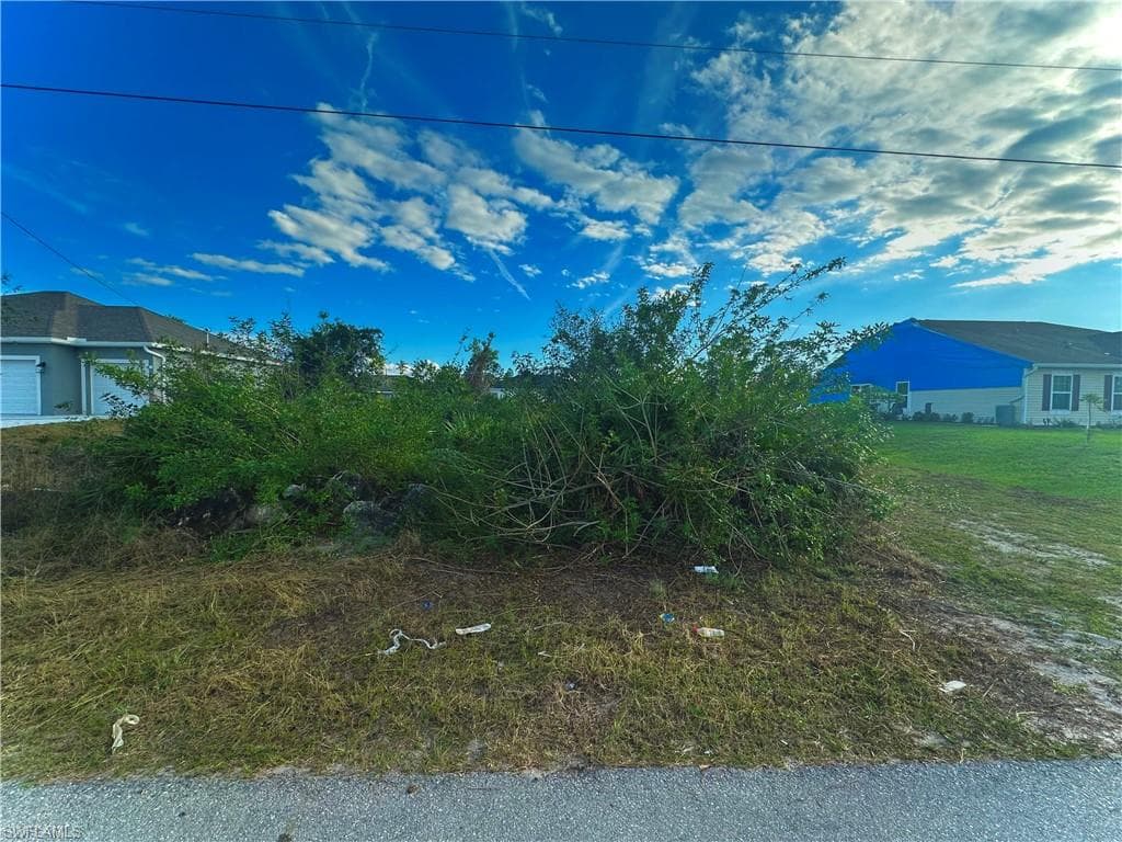 3303 25th ST SW LEHIGH ACRES, FL 33976