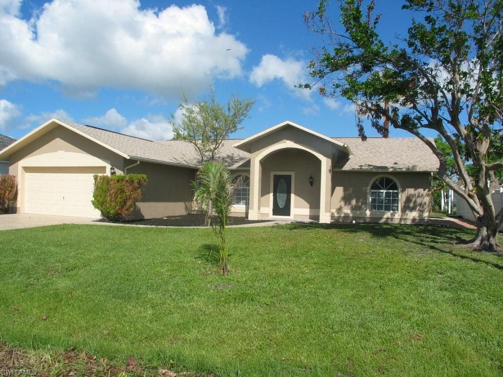 619 SE 30TH LN CAPE CORAL, FL 33904
