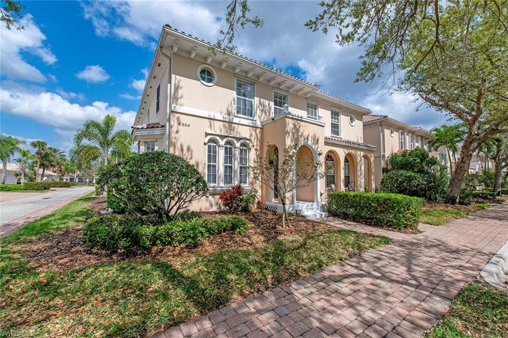 6304 Towncenter CIR NAPLES, FL 34119