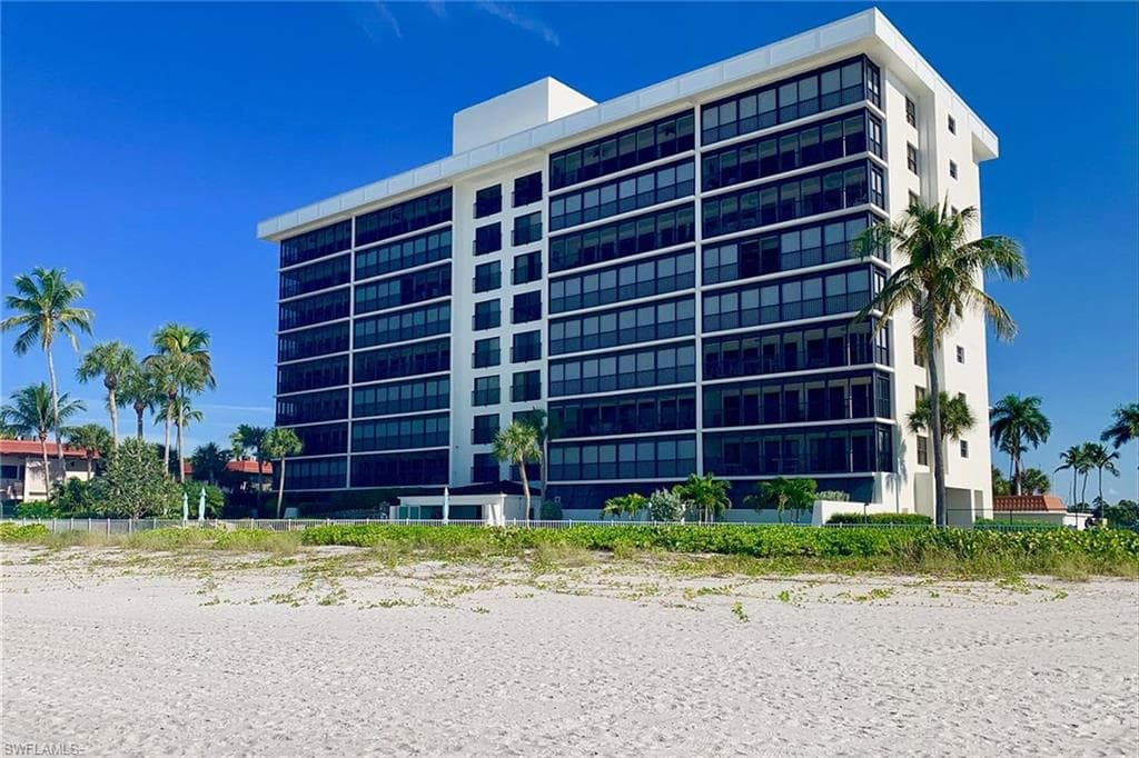 2171 Gulf Shore BLVD N 802 NAPLES, FL 34102