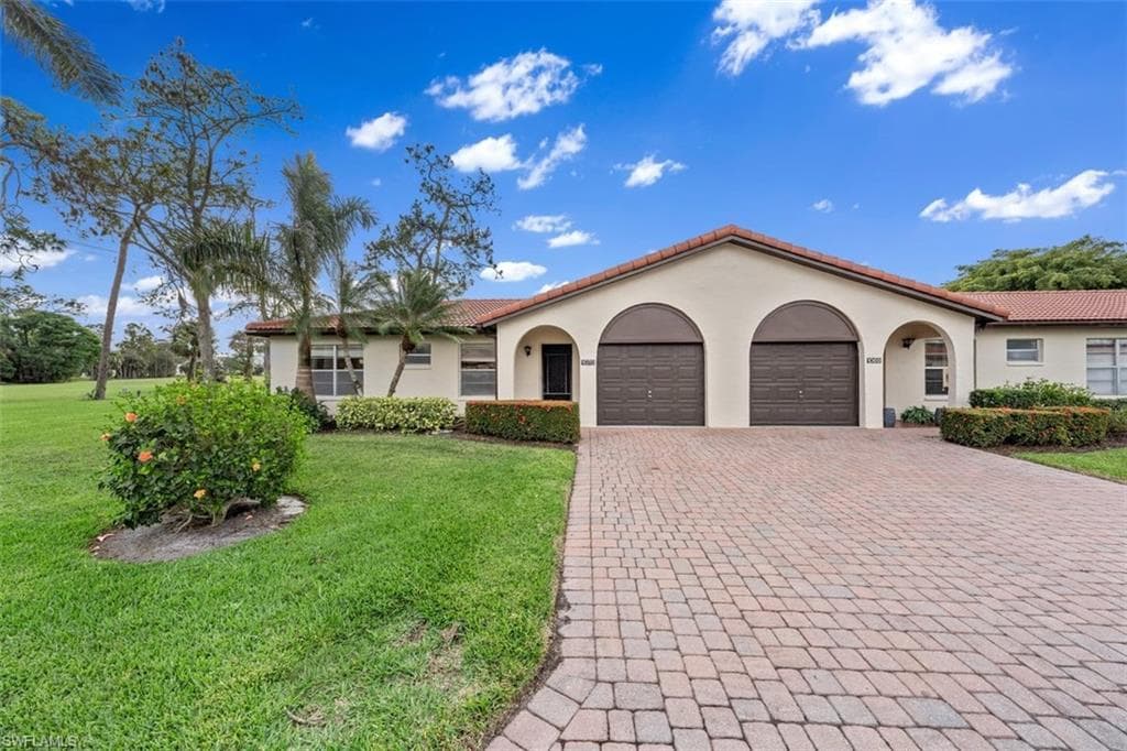 1070 Forest Lakes DR 1-A NAPLES, FL 34105