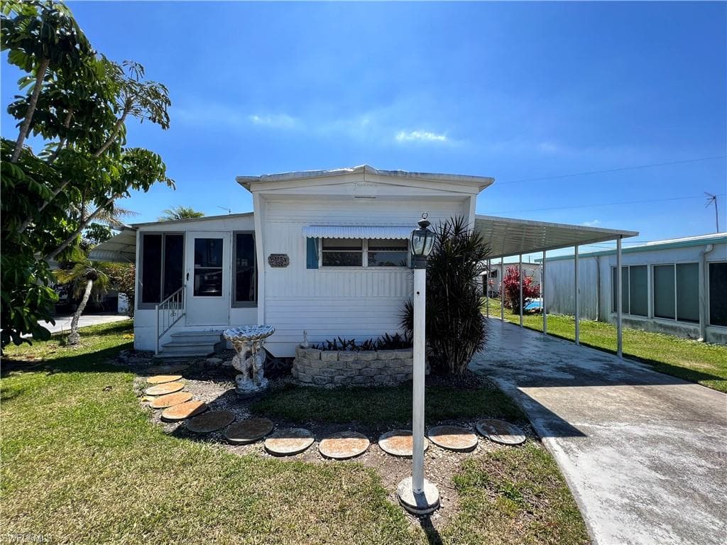 322 Lantern LN NORTH FORT MYERS, FL 33917
