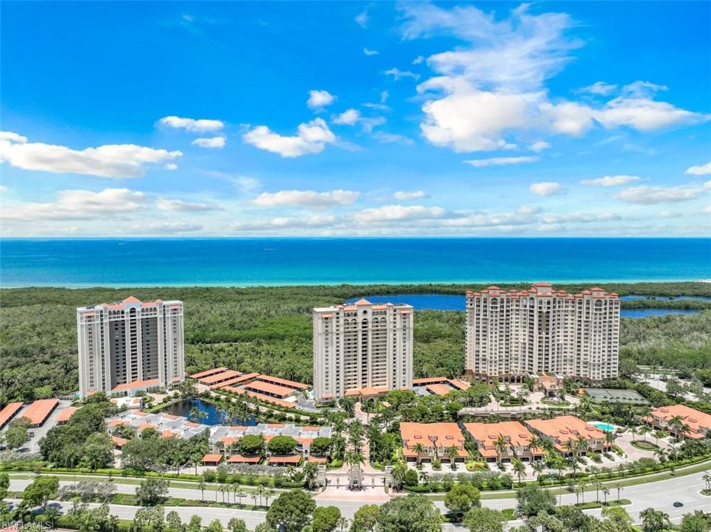 6585 Nicholas BLVD 1103 NAPLES, FL 34108