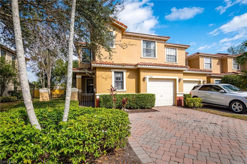 7584 BRISTOL CIR NAPLES, FL 34120