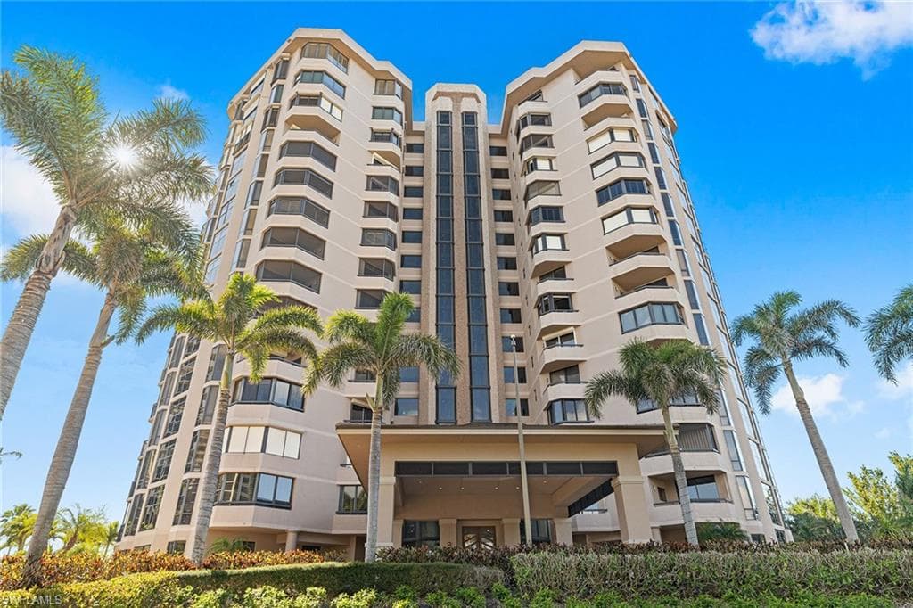 6075 Pelican Bay BLVD 302 NAPLES, FL 34108